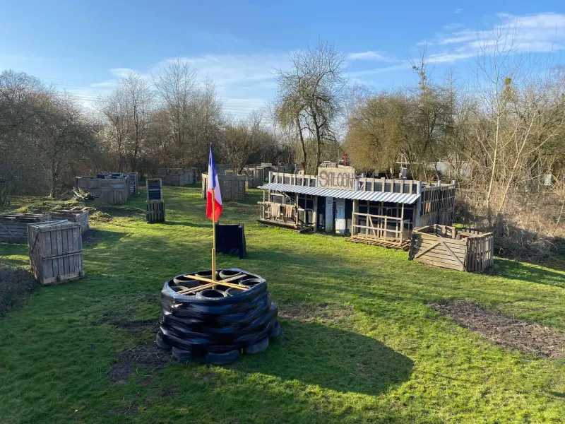 Photo du terrain d'airsoft en forêt